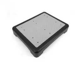 Platforma wspomagająca mobilność z antypoślizgowym stopniem