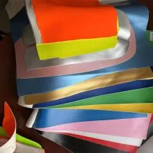 Niestandardowy materiał powierzchni rękawic bokserskich, mamy do wyboru różnorodne materiały najwyższej jakości, takie jak PU, mikrofibra, skóra bydlęca i tak dalej.