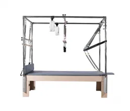 Sprzedam klonowy st&oacute;ł trapezowy Cadillac