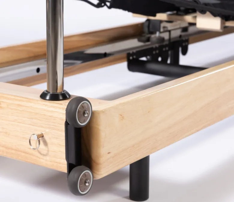 Składany, dębowy reformator do pilatesu bez połączeń