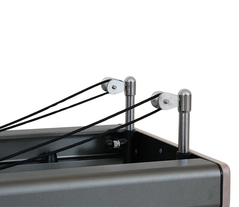 Łóżko do reformowania pilatesu z anodowanego aluminium w kolorze brązowo-szarym