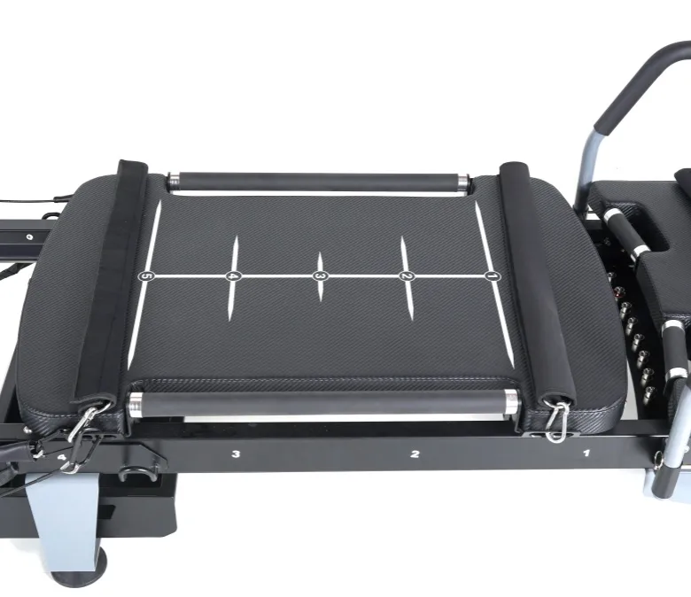 Wielofunkcyjna duża maszyna do reformowania pilatesu ze schowkiem