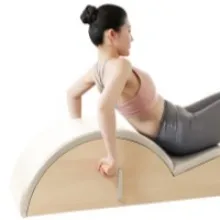 W zależności od potrzeb klienta dodajemy do produktu akcesoria, aby uczynić go wygodniejszym w codziennym użytkowaniu. Na przykład do korektora kręgosłupa dodano parę uchwytów, aby ułatwić poruszanie się.